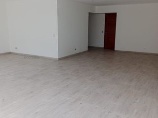 Foto 2 de DEPARTAMENTO EN PRIMER PISO CON AMPLIA TERRAZA FRENTE AL GOLF, SAN ISIDRO