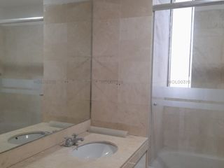 Foto 5 de DEPARTAMENTO EN PRIMER PISO CON AMPLIA TERRAZA FRENTE AL GOLF, SAN ISIDRO