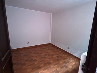 Foto 2 de VENDO CASA DE 3 DPTOS. + AZOTEA URB. LAS MALVAS CALLAO