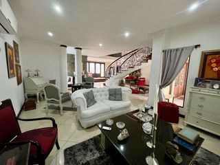 Foto 4 de FABULOSA CASA DENTRO DE AREA CERRADA