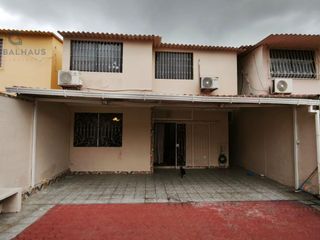Foto 9 de Venta casa con patio grande Urb San Felipe Guayaquil, 3 habitaciones