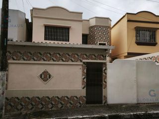 Foto 1 de Venta casa con patio grande Urb San Felipe Guayaquil, 3 habitaciones