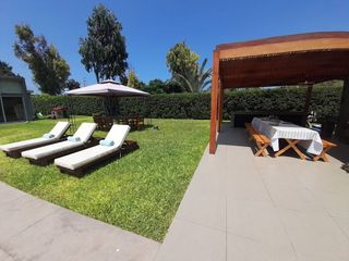 Foto 3 de En ALQUILER, moderna casa con Piscina y finos acabados 🏡💙