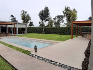 Foto 17 de En ALQUILER, moderna casa con Piscina y finos acabados 🏡💙
