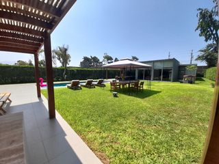 Foto 4 de En ALQUILER, moderna casa con Piscina y finos acabados 🏡💙