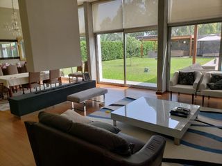 Foto 9 de En ALQUILER, moderna casa con Piscina y finos acabados 🏡💙
