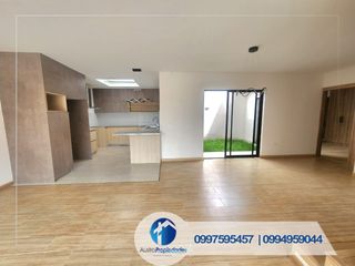 Foto 9 de Rento 2 Casas por estrenar en Cuenca sector Las pencas – 3 dormitorios, 2 garajes, jardín.
