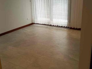 Foto 4 de Renta Moderno y por estrenar  deoaratsmrnto de 2 dormitorios en Cumbaya