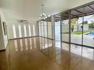 Foto 3 de LAGUNA CLUB, KN 12,5 vía a la costa , alquilo / vendo Casa Al lago , 3 dormitorios, $450.000/ $2500