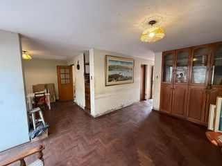 Foto 3 de Vendo casa como terreno frente a parque Surco - Remate