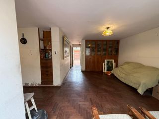 Foto 4 de Vendo casa como terreno frente a parque Surco - Remate