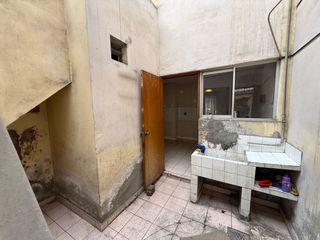 Foto 7 de Vendo casa como terreno frente a parque Surco - Remate