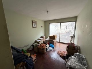 Foto 8 de Vendo casa como terreno frente a parque Surco - Remate