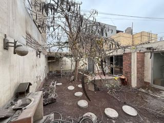 Foto 11 de Vendo casa como terreno frente a parque Surco - Remate
