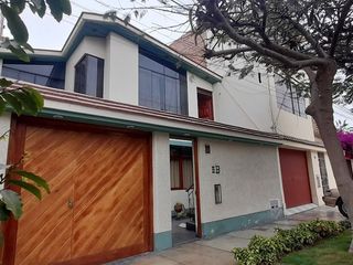 Foto 1 de ¡Vendo casa espaciosa y segura en ubicación privilegiada!