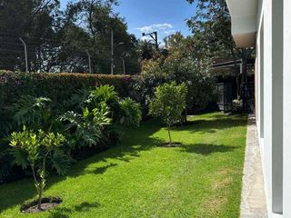 Foto 3 de Venta casa moderna de 1 sola planta en Puembo