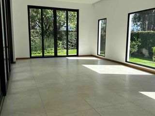 Foto 4 de Venta casa moderna de 1 sola planta en Puembo