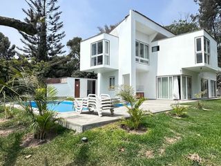 Foto 1 de OPORTUNIDAD DE ALQUILAR HERMOSA CASA MODERNA EN PACHACAMAC CON PISCINA AMOBLADO