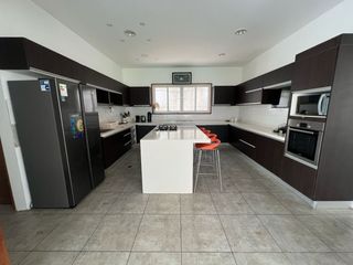 Foto 4 de OPORTUNIDAD DE ALQUILAR HERMOSA CASA MODERNA EN PACHACAMAC CON PISCINA AMOBLADO
