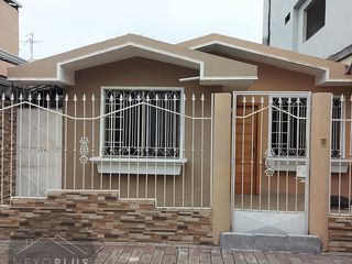 Foto 1 de En Machala En Venta Villa de dos Dormitorios en Urbanización Privada Portal de Los Esteros