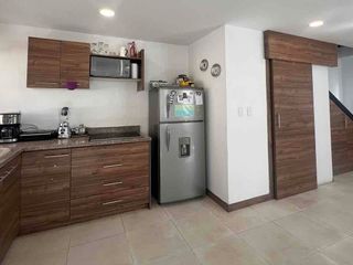 Foto 1 de Hermosa casa en urbanización (Ricaurte) OPORTUNIDAD