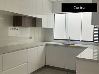Foto 4 de 🌳✨ Vive Frente al Parque en Chacarilla – El Dúplex que lo Tiene Todo 🏡🌿
