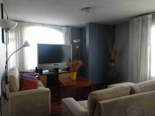 Foto 2 de Oportunidad, Vendo Departamento 3  Habitaciones, Ubicado dentro de Exclusiva Urbanización URABÁ 1,  Segura Guardianía 24/7, Canchas de Tenis ,Fútbol.