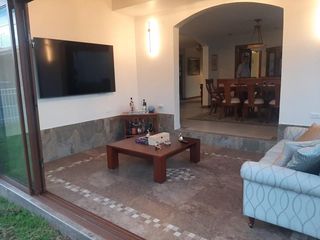Foto 2 de CASA EN VENTA 4 DORMITORIOS URB. SAN JOSÉ DEL VALLE CONOCOTO
