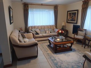 Foto 5 de CASA EN VENTA 4 DORMITORIOS URB. SAN JOSÉ DEL VALLE CONOCOTO