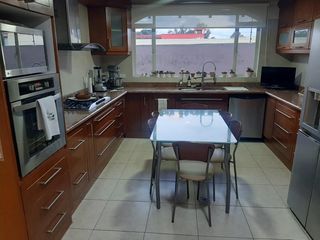 Foto 11 de CASA EN VENTA 4 DORMITORIOS URB. SAN JOSÉ DEL VALLE CONOCOTO