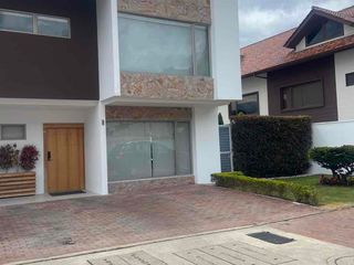 Foto 1 de casa en venta dentro de condominio con espacio verde