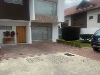 Foto 2 de casa en venta dentro de condominio con espacio verde