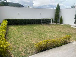 Foto 8 de casa en venta dentro de condominio con espacio verde