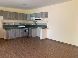 Foto 5 de Venta  2000 m2 Terreno con casa y departamento sector Pifo