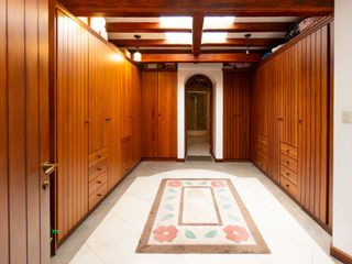 Foto 40 de $495.000 - Casa de Venta en Mitad del Mundo – Ideal para Vivienda, Hosteria o Restaurante