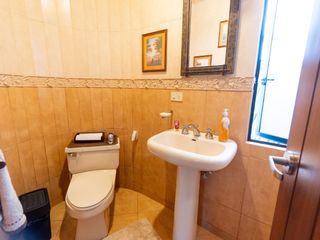 Foto 41 de $495.000 - Casa de Venta en Mitad del Mundo – Ideal para Vivienda, Hosteria o Restaurante