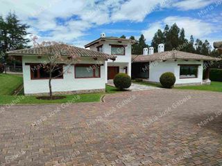 Foto 1 de EN VENTA CASA DE LUJO DE 1 PLANTA, DE 4 DORMOTORIOS Y UNA SUITE  CON ESTUDIO, EN PIFO, A 5MIN DE LA RUTA VIVA
