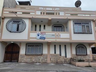 Foto 1 de casa de venta en manta zona norte sector la aurora K/G