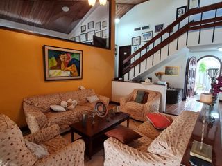 Foto 9 de Venta casa en Urdesa Norte, Norte de Guayaquil, 5 habitaciones