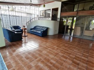 Foto 7 de Venta casa en Urdesa Norte, Norte de Guayaquil, 5 habitaciones