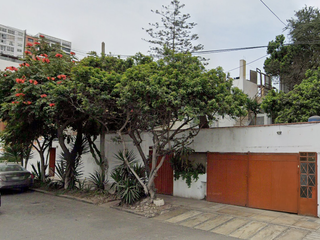 Foto 1 de VENTA CASA COMO TERRENO EN ESQUINA - LA AURORA - MIRAFLORES