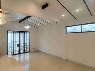 Foto 1 de Urdesa Norte Casa recién remodelada 3 dormitorios un a planta con garaje excelentes  acabados!! Para oficina o vivienda