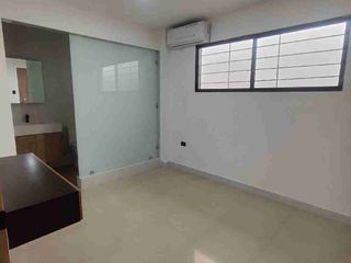 Foto 6 de Urdesa Norte Casa recién remodelada 3 dormitorios un a planta con garaje excelentes  acabados!! Para oficina o vivienda