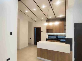 Foto 2 de Urdesa Norte Casa recién remodelada 3 dormitorios un a planta con garaje excelentes  acabados!! Para oficina o vivienda