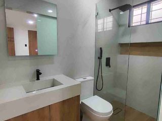 Foto 8 de Urdesa Norte Casa recién remodelada 3 dormitorios un a planta con garaje excelentes  acabados!! Para oficina o vivienda