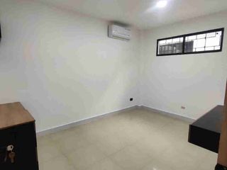 Foto 9 de Urdesa Norte Casa recién remodelada 3 dormitorios un a planta con garaje excelentes  acabados!! Para oficina o vivienda