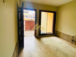 Foto 3 de Vendo Hermosa Casa de 3 pisos ubicado en Urb. El Pinar, Comas