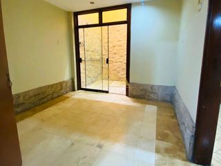 Foto 5 de Vendo Hermosa Casa de 3 pisos ubicado en Urb. El Pinar, Comas