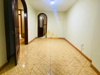 Foto 7 de Vendo Hermosa Casa de 3 pisos ubicado en Urb. El Pinar, Comas