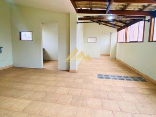 Foto 21 de Vendo Hermosa Casa de 3 pisos ubicado en Urb. El Pinar, Comas